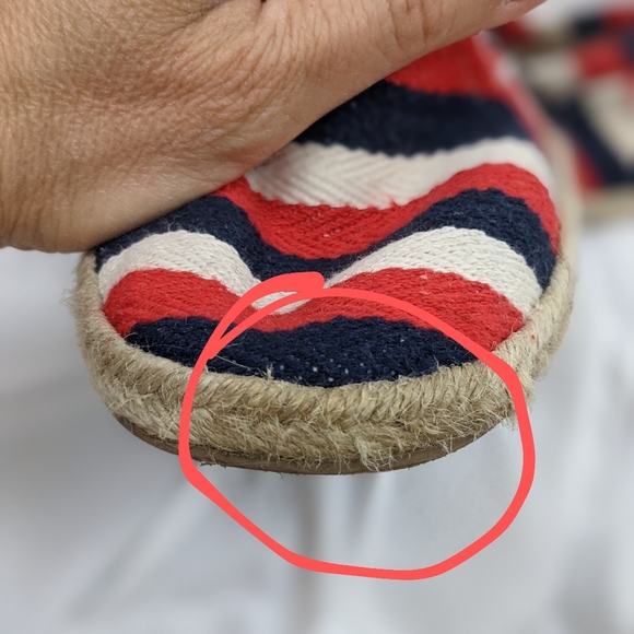 ☀️AEO espadrilles 9 red white blue flats - Picture 16 of 16